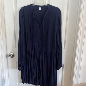 Old Navy Navy Pleated Long-Sleeve V-Neck Dress